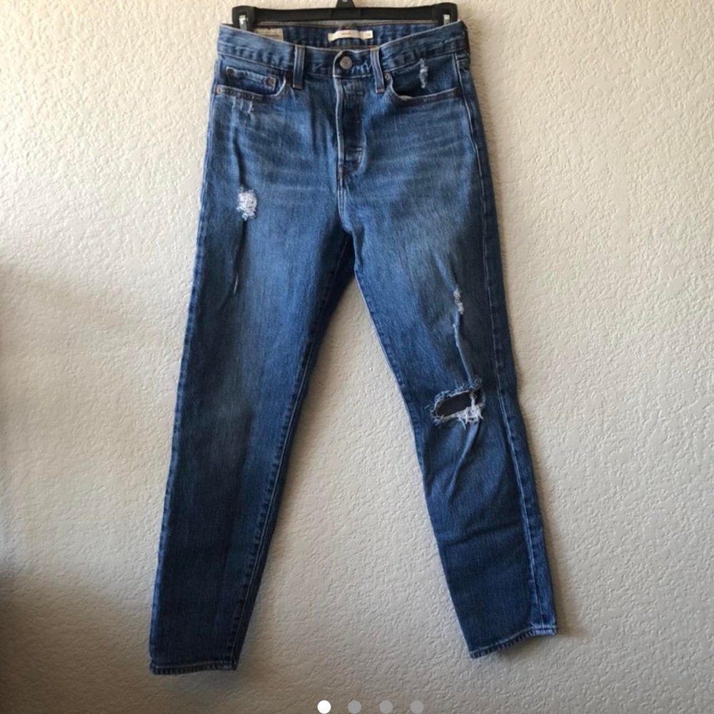 Levi’s Wedgie Distressed Jean (like new)